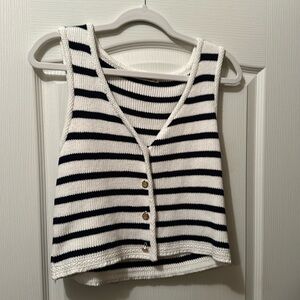 VIRAL A & F MARA BUTTON UP SWEATER VEST!!